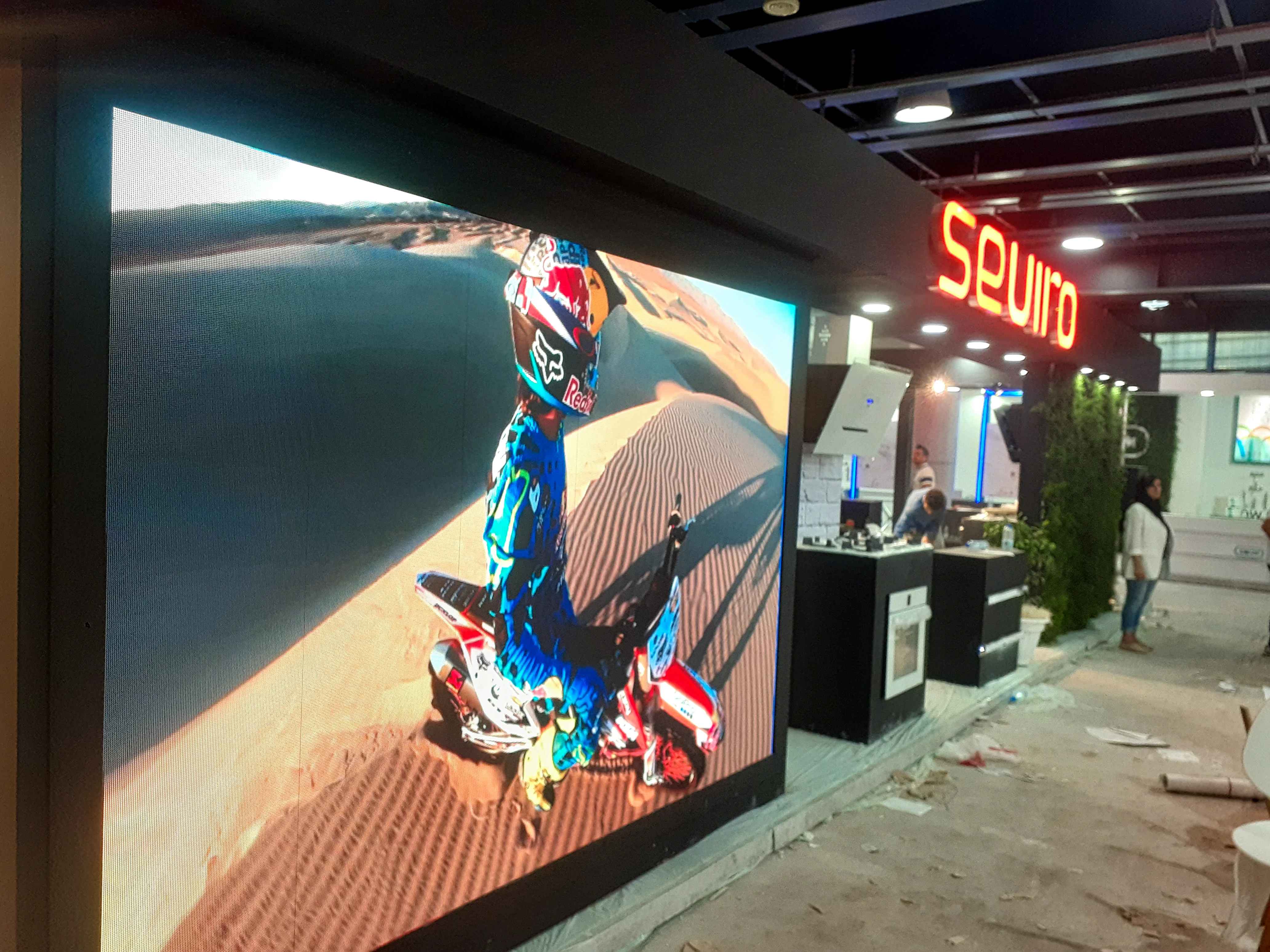 تلویزیون شهری و تابلو روان